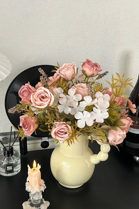 フレンチレトロな造花ローズの小さな花束