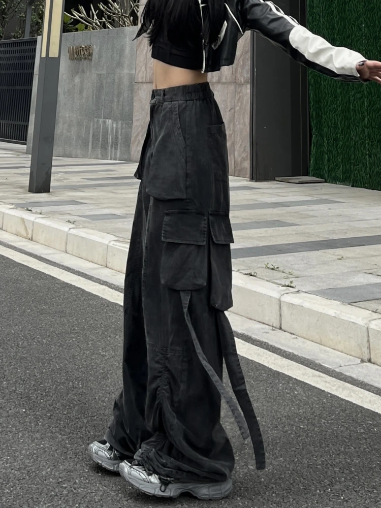ゆったりとしたシルエットのヒップホップ工装パンツ：グリーンの束脚デザインが春夏に最適