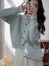 優しい印象の麻花編みニットカーディガン【春秋用・女性用・ライトブルー・レトロスタイル】