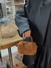 真皮製斜め掛け携帯用バッグ【小型・手提げタイプ】