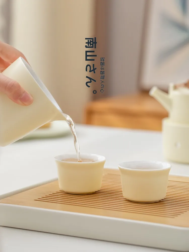 お椀型茶碗 シンプル陶磁器：南山先生の個別専用デザインと実用性