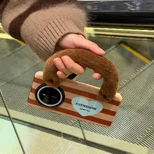 春の新作 手提げタイプのスマートフォンケース【ストラップ付き・全周保護・高級感あるデザイン】
