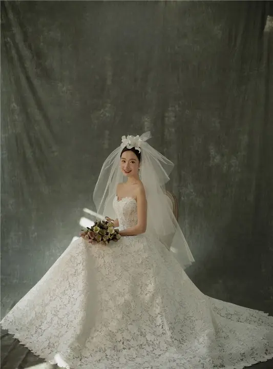 手作りの花モチーフふわふわヘッドドレス【結婚・写真撮影用】