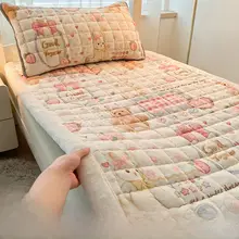 冬用 牛乳のような柔らかさの床マット【学生寮用・折りたたみ・ひとり用】（セットアップ対応）