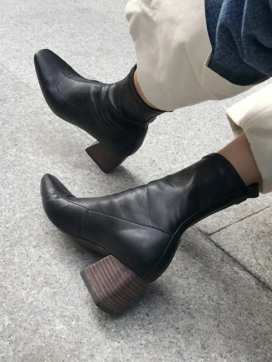 黒編み上げブーツの実用性：短筒・中跟・PU素材で冬の通勤に最適な選択