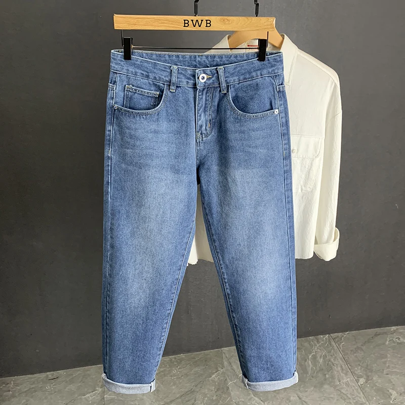 カジュアルブルーデニムパンツ：2024年秋季のルーズストレートスタイルが定着中