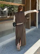 コーヒー色の韓国風ワークベストとスカート【春秋向け・おしゃれなOOTD】（セットアップ対応）