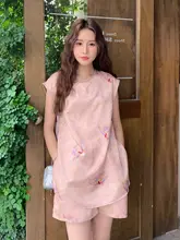 粉色の高級感ある国風デザインのノースリーブトップスとショートパンツ（セットアップ対応）