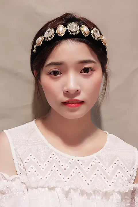 アンティーク調の花彫りデザイン！パール付き長方形クリスタルヘアバンド【滑り止め機能・女性用】