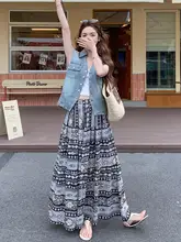 カジュアルで洗練された女性用デニムベストとボヘミアン風スカートの組み合わせ（セットアップ対応）