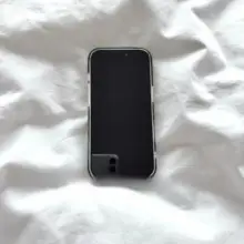 春夏向け グリーンラメ入りフラワーiPhoneケース【iPhone用・シンプルで可愛いデザイン】