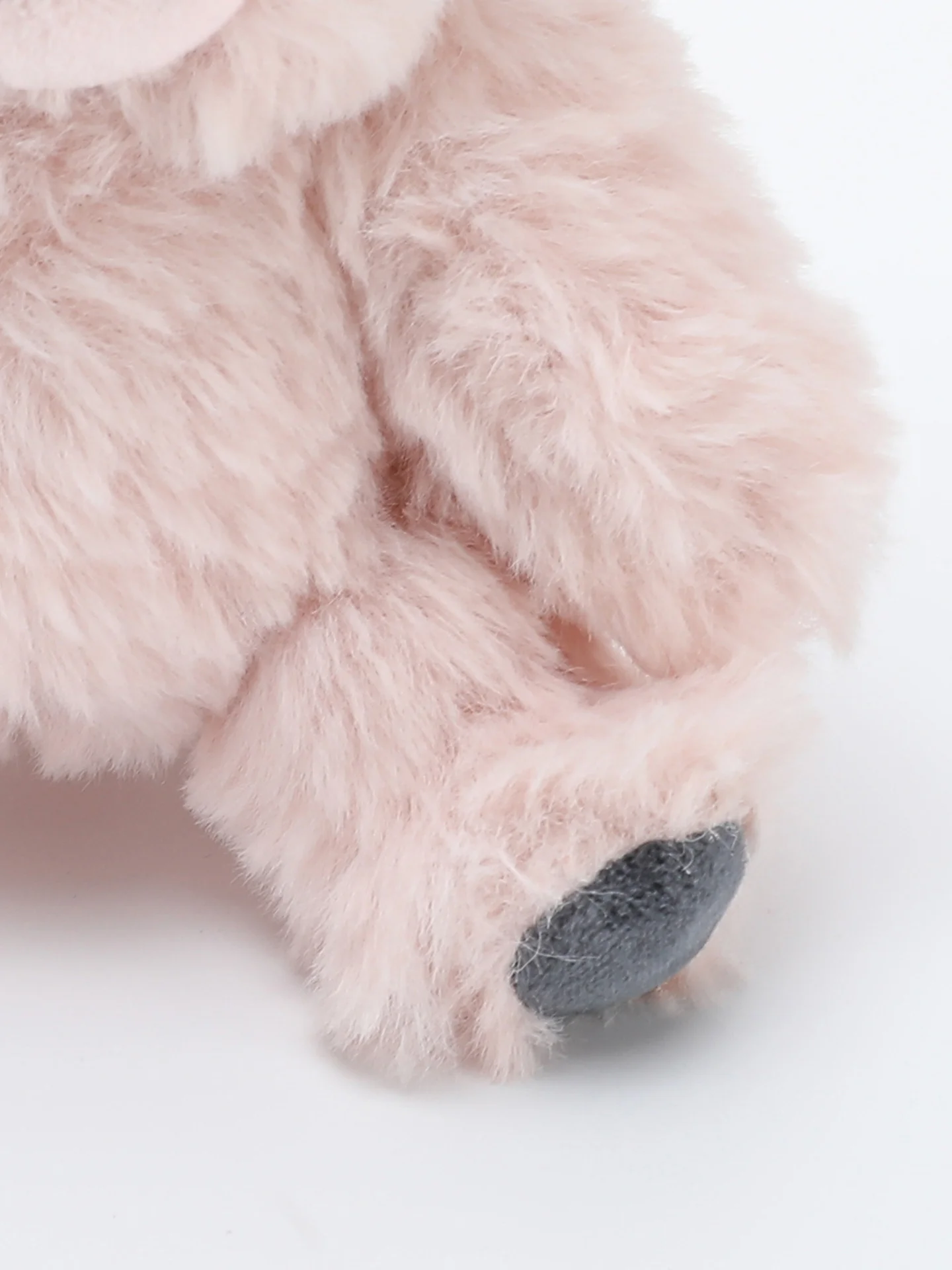 冬キャンプで体を温めるのに、これひとつで十分？かわいらしいピンクうさぎ毛布の本当の価値とは