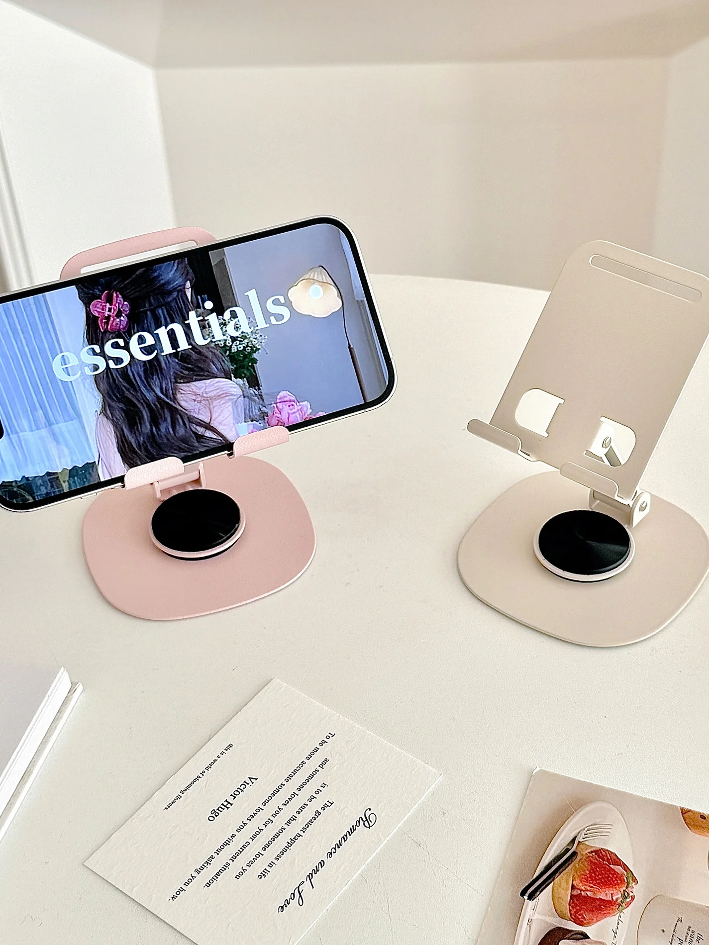 2in1でストレスを減らすには？スマホスタンドの選び方と、本当に使えるシーンとは？