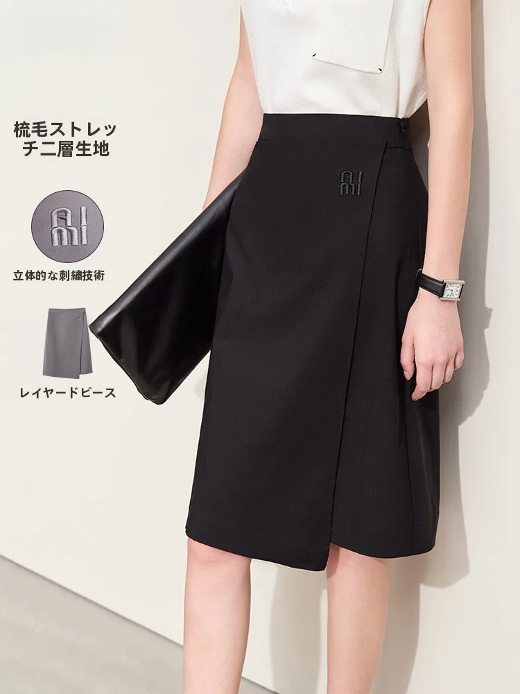 通勤風 アップリケ刺繍入り フィット感のあるタイトスカート：40代研修にふさわしい女性のシンプルで通気性の高い着用スタイル