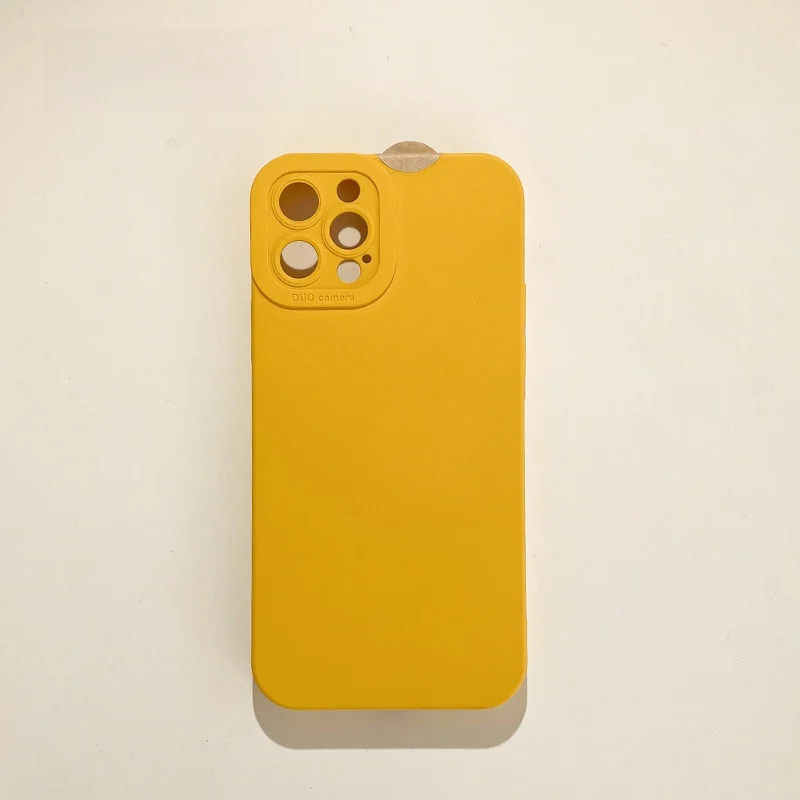 スマホケース 黄色 は どんな感じ？人気のシンプルイエローがなぜ注目されているのか