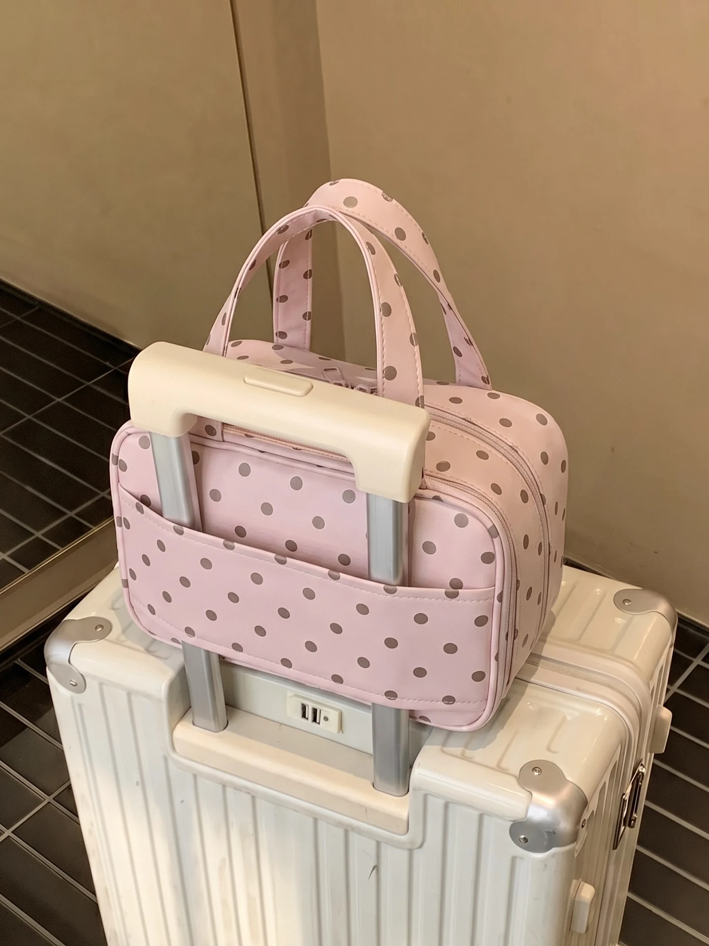 2泊3日の旅に使える軽量な化粧ポーチは、これで決まり？