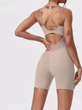 美背デザインのヨガウェア・ボディスーツ【穴あきデザイン・ショートパンツ・運動用・胸パッド付き】