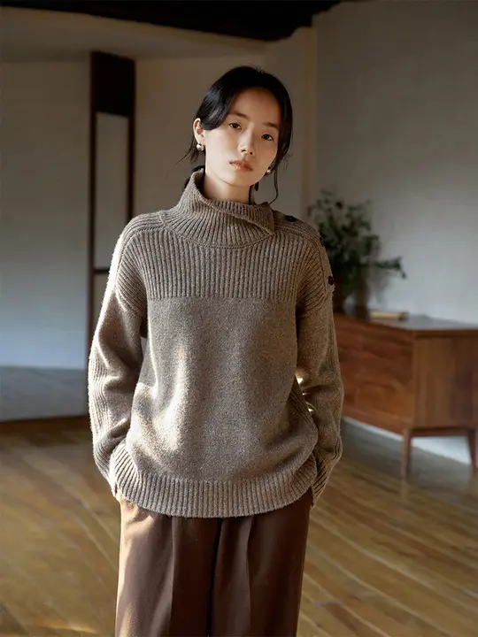 美しいメリノウールニットセーター【高ネック・秋冬用・デザイン性】