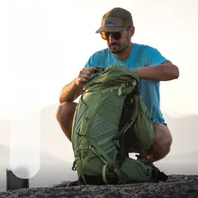 OSPREY ATMOS AG 50L アウトドア登山リュック【大容量・男性用・エアフロー設計】