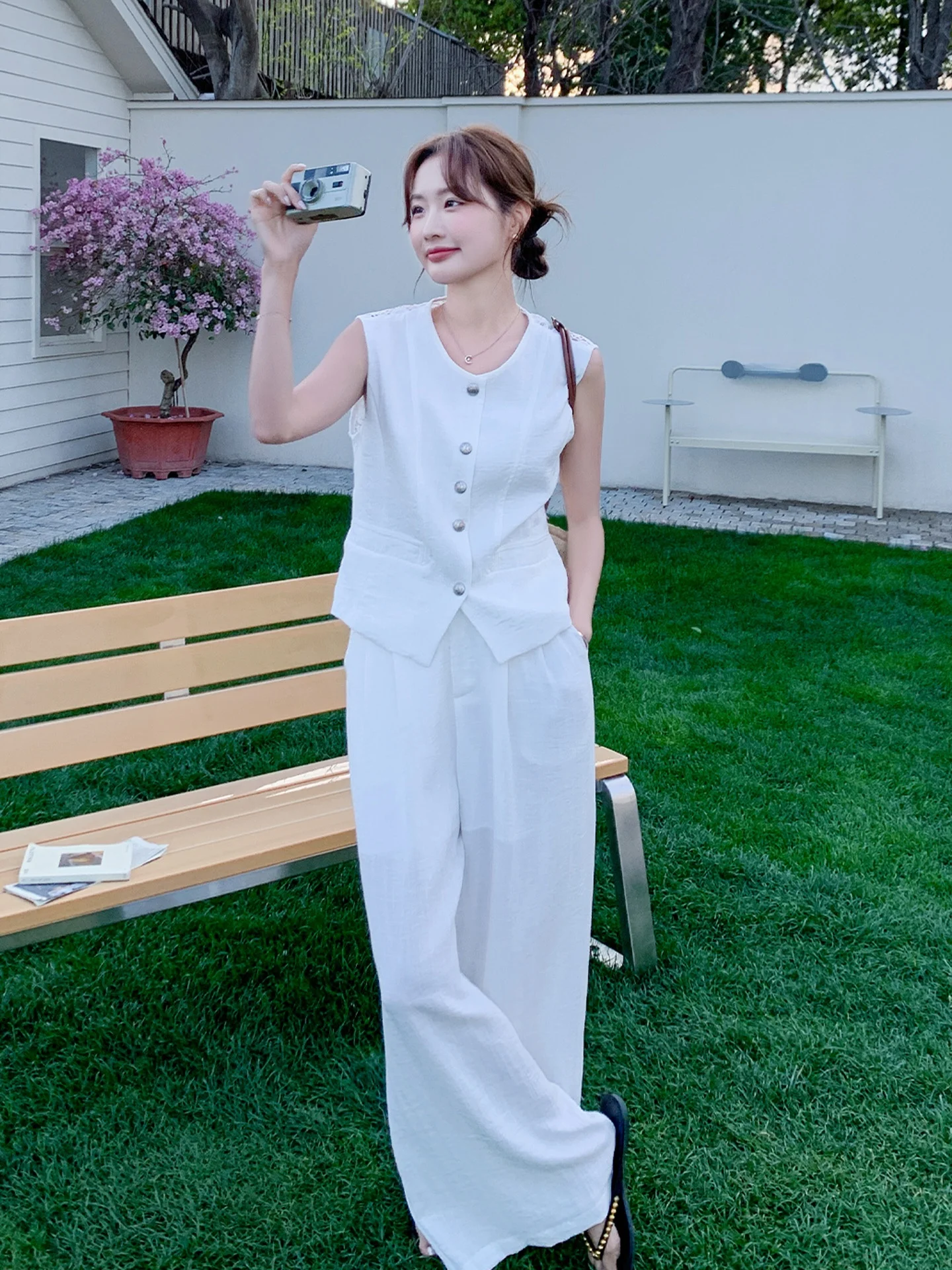 春夏にぴったりの白マスキュリンジレとワイドパンツ、どう選ぶべきか？