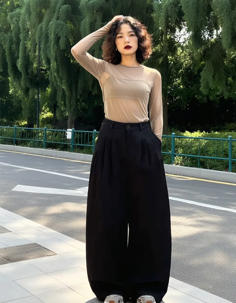 ストリートファッションの本質とは？ハイネックTシャツで学ぶ実用性の秘密