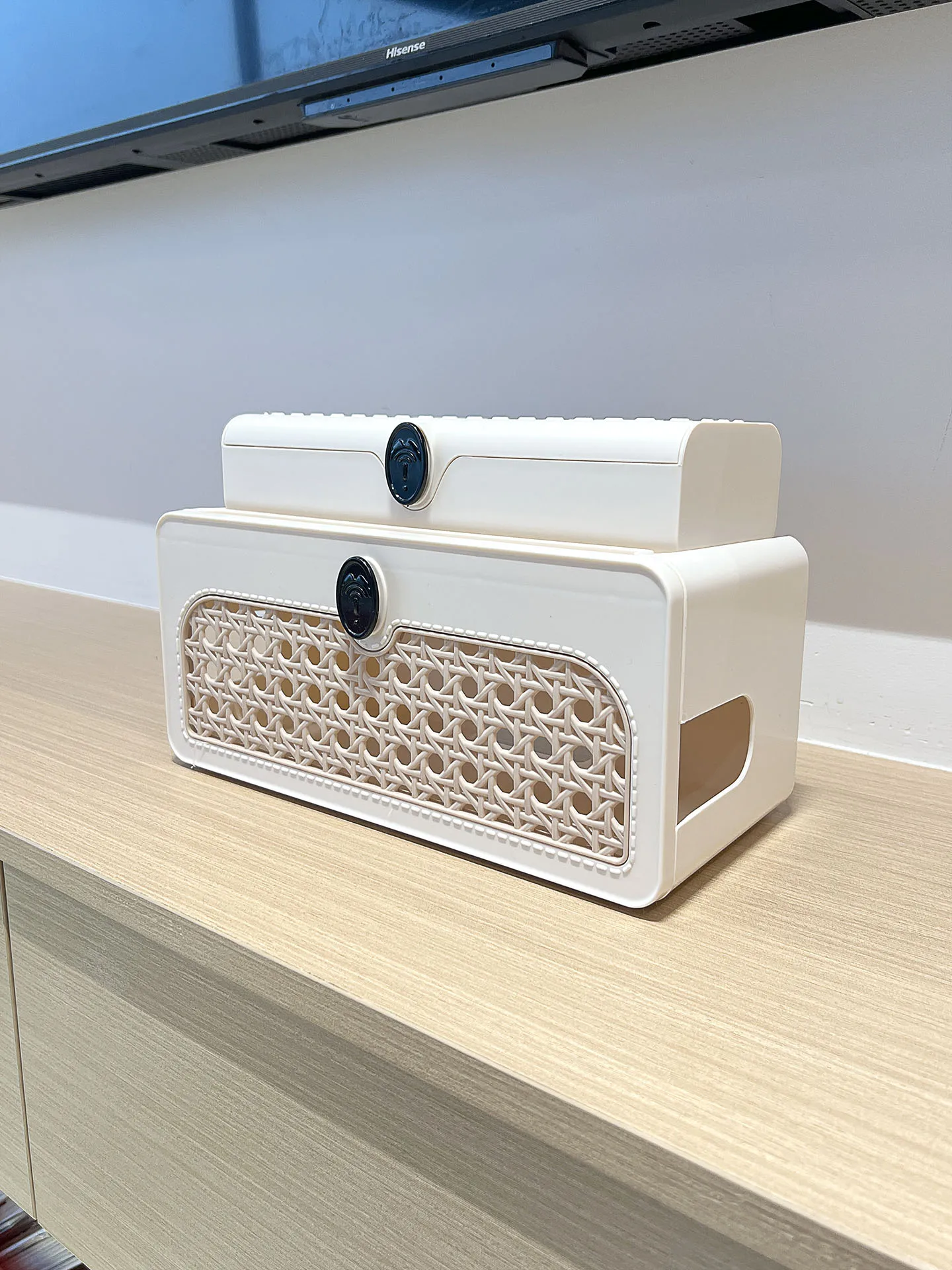 デスク周りの整理がしやすくなる！電源タップ収納ボックスはどんなもの？