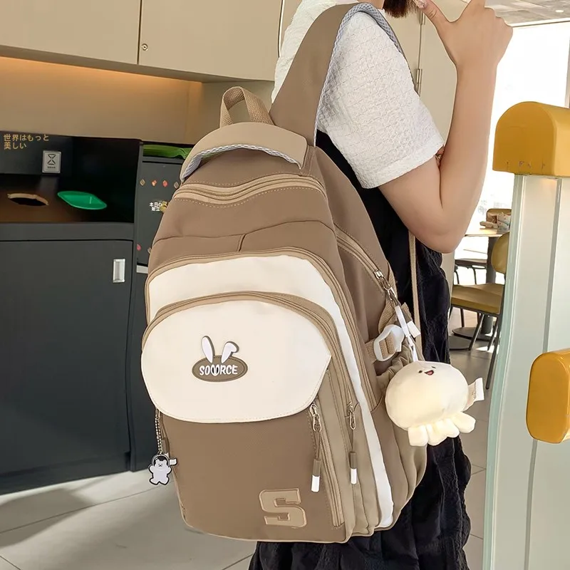 女子用大容量リュックサックは、通学にどんなデザインがおすすめ？