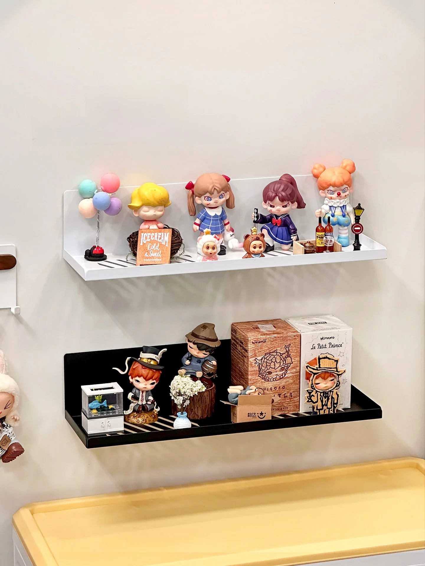磁石付きディスプレイラック：壁掛け用のブレインドボックス展示スタンドの実用性と設置ガイド