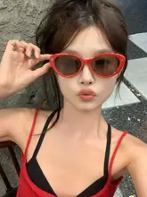 レトロ紅色オーバル型キャットアイサングラス【顔をシャープに見せる・女性用・高級感】
