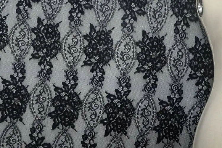 フランス製の広幅メッシュ生地：刺繍レース・ウエディング用の素材特性と実用性