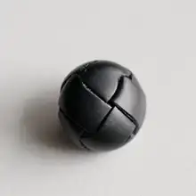 手作りレザー製黒カゴ模様ボタン（セットアップ対応）