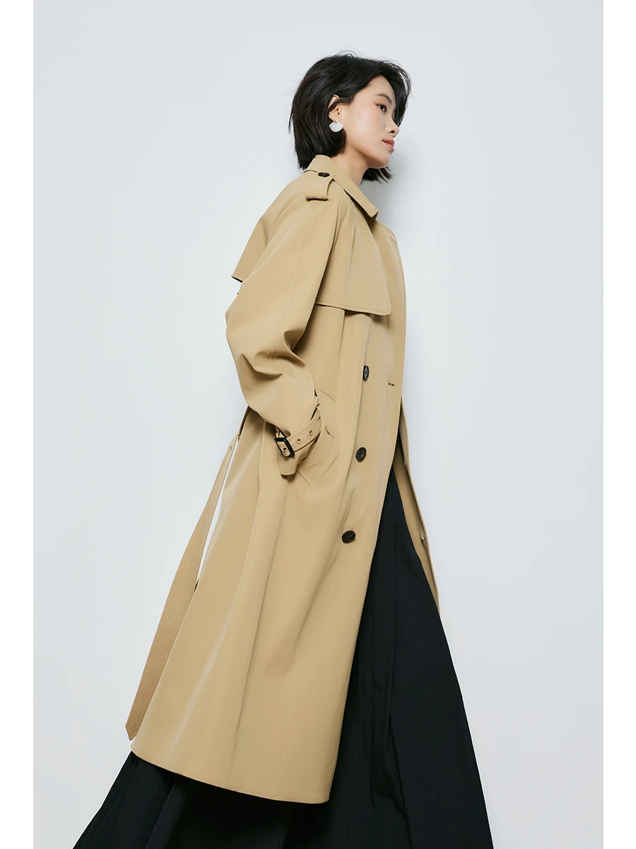 大人可愛い服 40代コーデの完全ガイド｜軽量ダブルブレストコートで自然なスタイルを実現