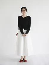 シンプルなデザインのブラックカーディガン【春秋用・ウールニット】