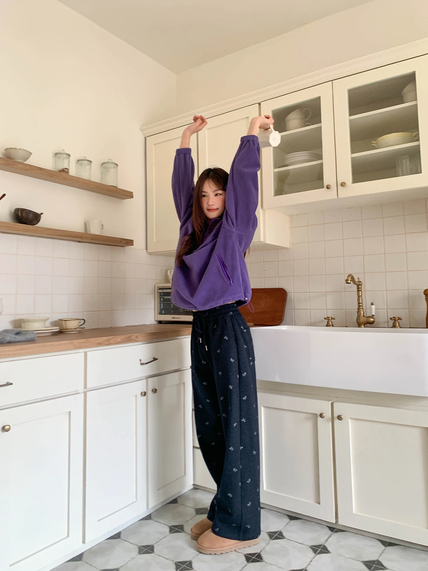 ラベンダーパンツのスタイルと特徴：リボン付きハイウエストストレートパンツの実用性解析