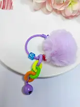 カラフルな毛玉付きキーホルダー【樹脂製・バックパックアクセサリー・学生向け】