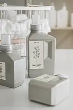 シンプルなデザインの大容量洗剤ボトル【柔軟剤・消毒液対応】