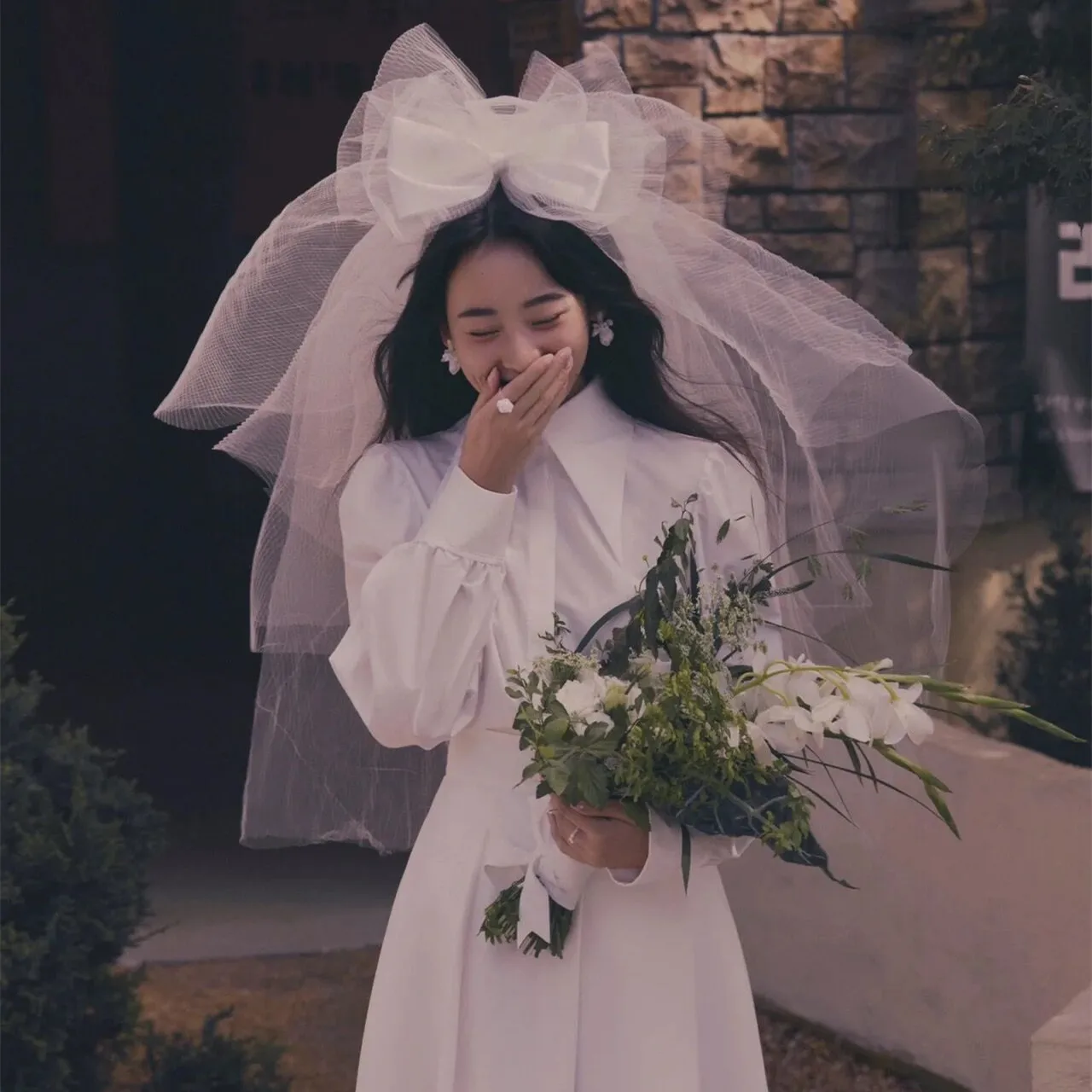 結婚式で着る大きなリボン付きベールヘッドドレスの選び方と実際の使い方
