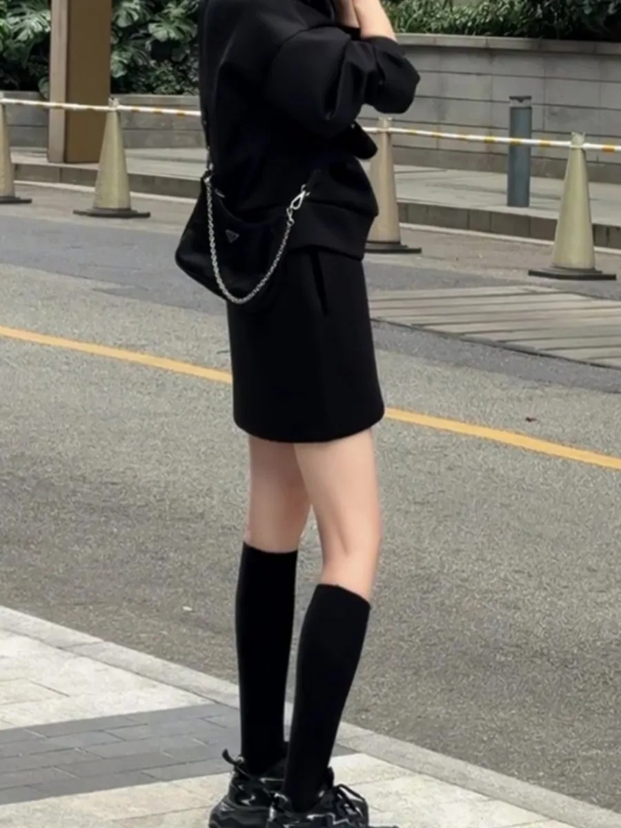 マーメイドスカート コーデ | ハイウエスト・ポケット付きのデザインとトップスのバランス