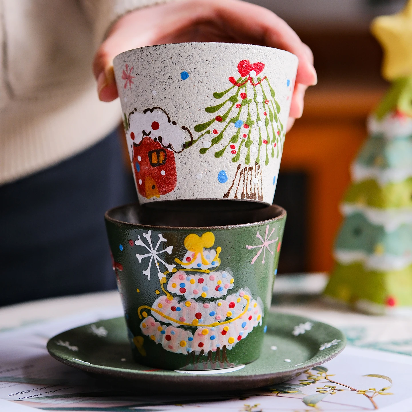 クリスマスマーケットで選ぶマグカップは、どんなデザインが心を温める？