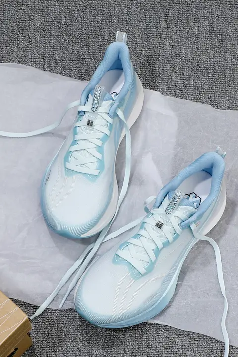 ランニングシューズ【女性用・プロフェッショナル競技用・軽量・通気性】