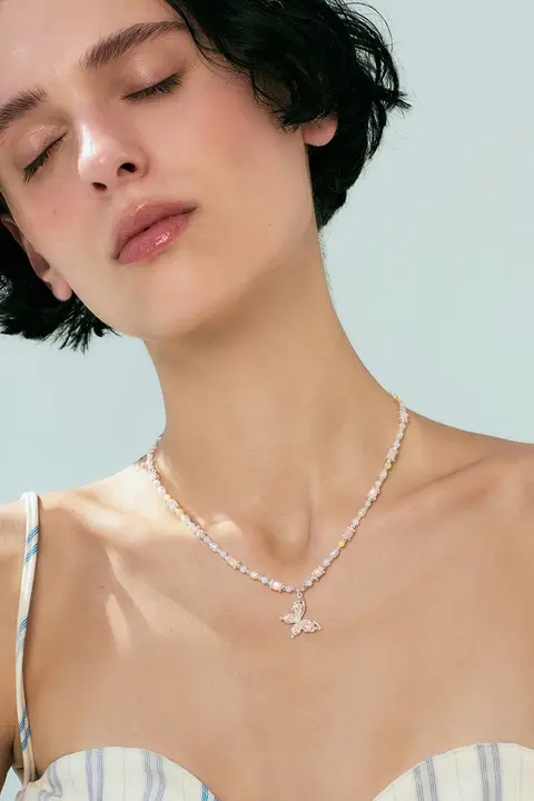 カラフルな多巴胺ネックレス【海辺のアクセサリー・蝶デザイン・貝殻ビーズ付き・鎖骨用】