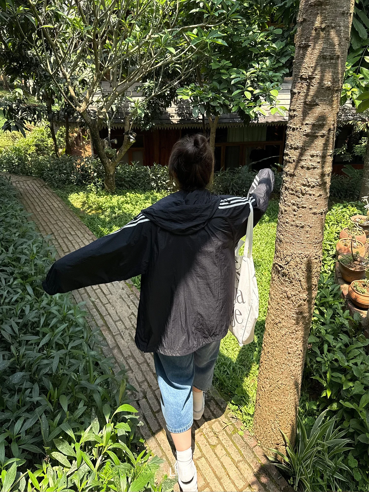 バ風防止レディースUPF50+透湿性アウター：通勤風で肌に優しい紫外線対策の実用性を検証