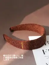 ヴィンテージ風ウールヘッドバンド【金色ロゴ・ワイドデザイン・華やかさを引き立てる】