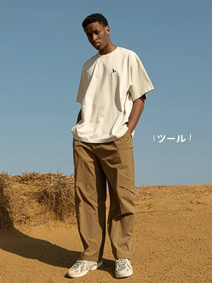 機能的なポケット付きのメンズ防水ロングパンツ【夏用・カジュアル・ストレートデザイン】（セットアップ対応）