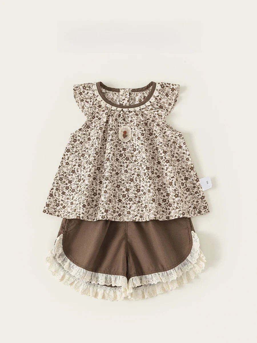 2歳 女の子 服 おしゃれ どんなのがいいか？田園風のフラワープリントセットアップが解決する理由
