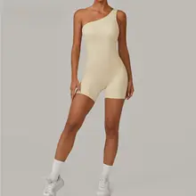斜めシングルショルダー ヨガウェア【タイトフィット・ショートパンツ・ブラパッド付き】（セットアップ対応）