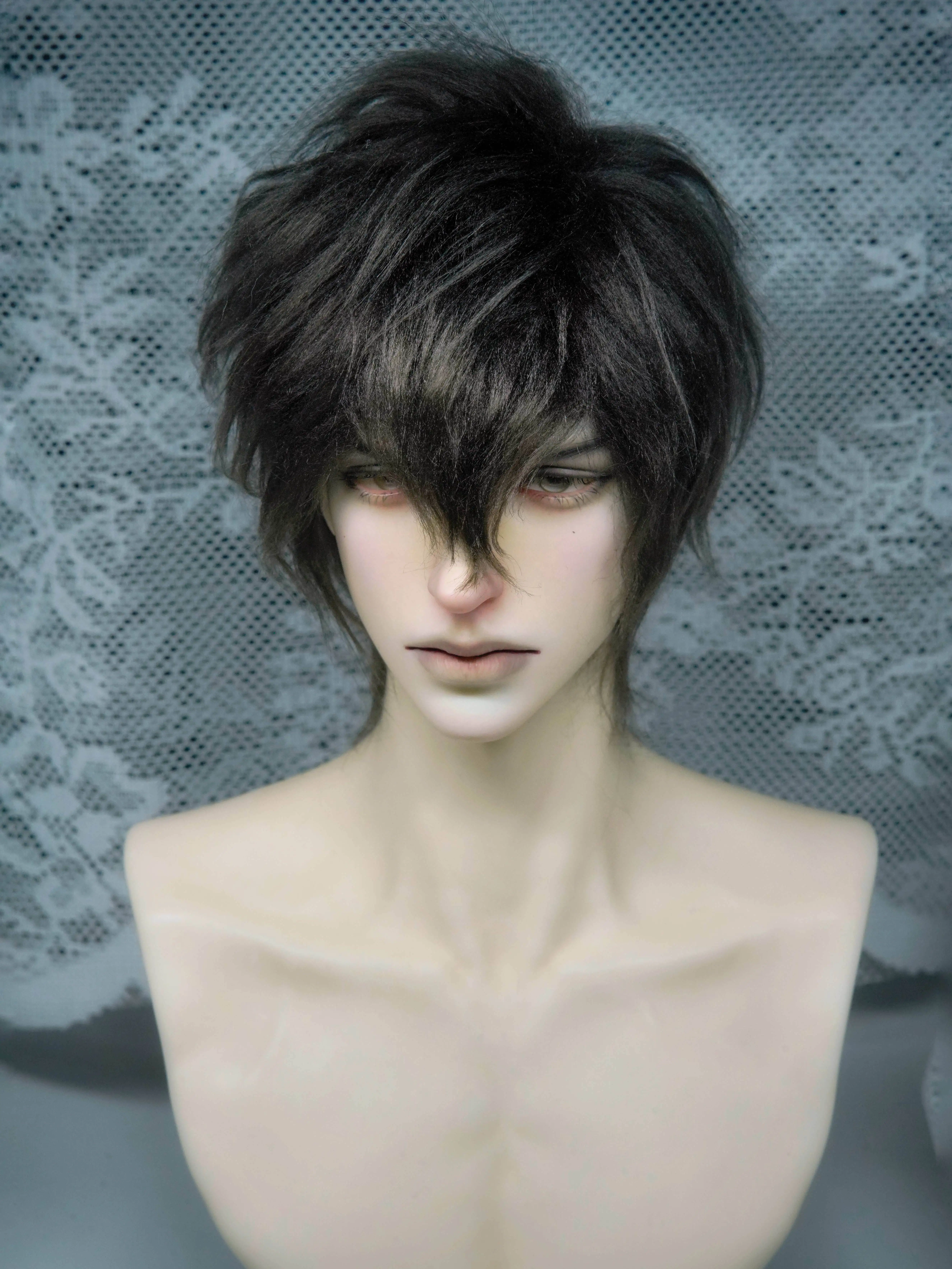 メイクトレンドでファッションを変えるには？黒茶灰色のウィッグがもたらす、リアルな変化とは