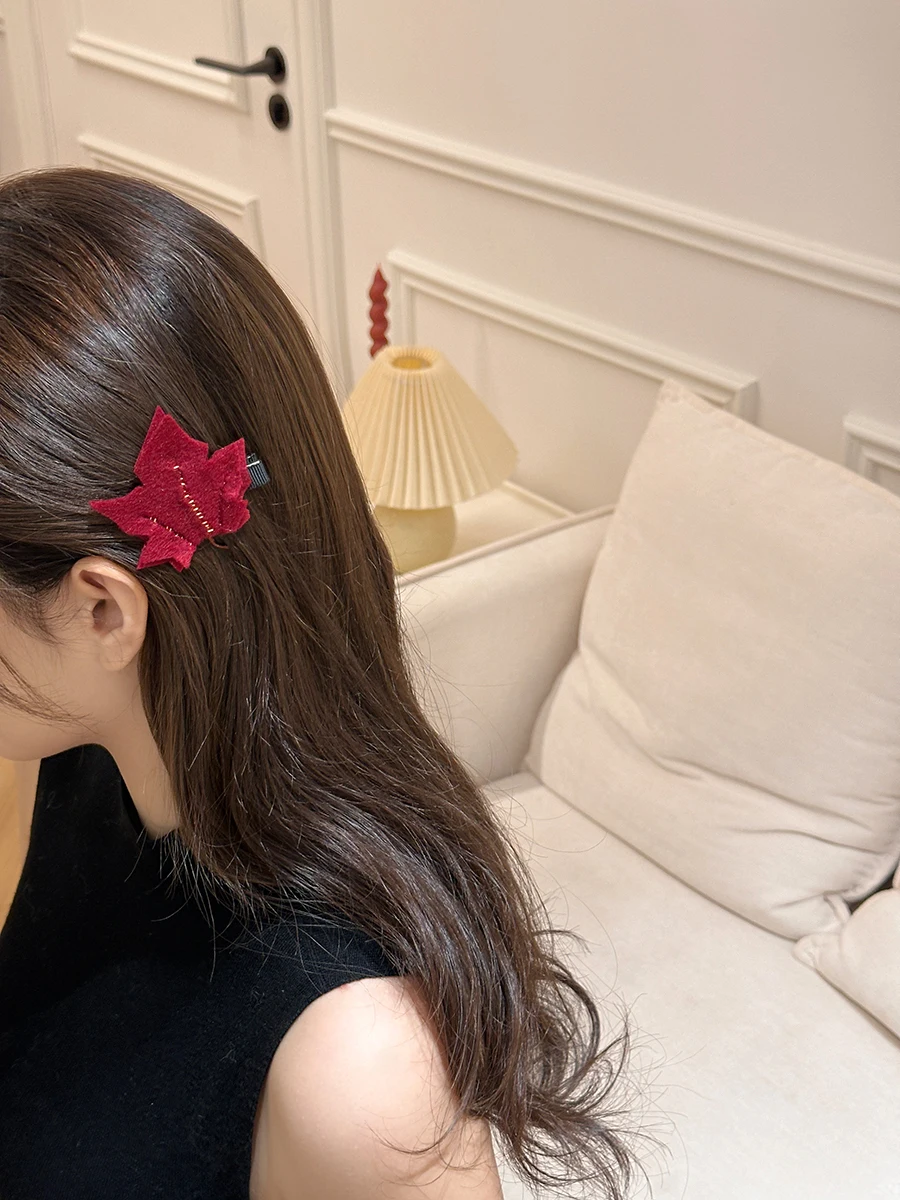 スリックバック 髪型に必要なスタイリングツールとしてのサイドリーフバングヘアクリップ