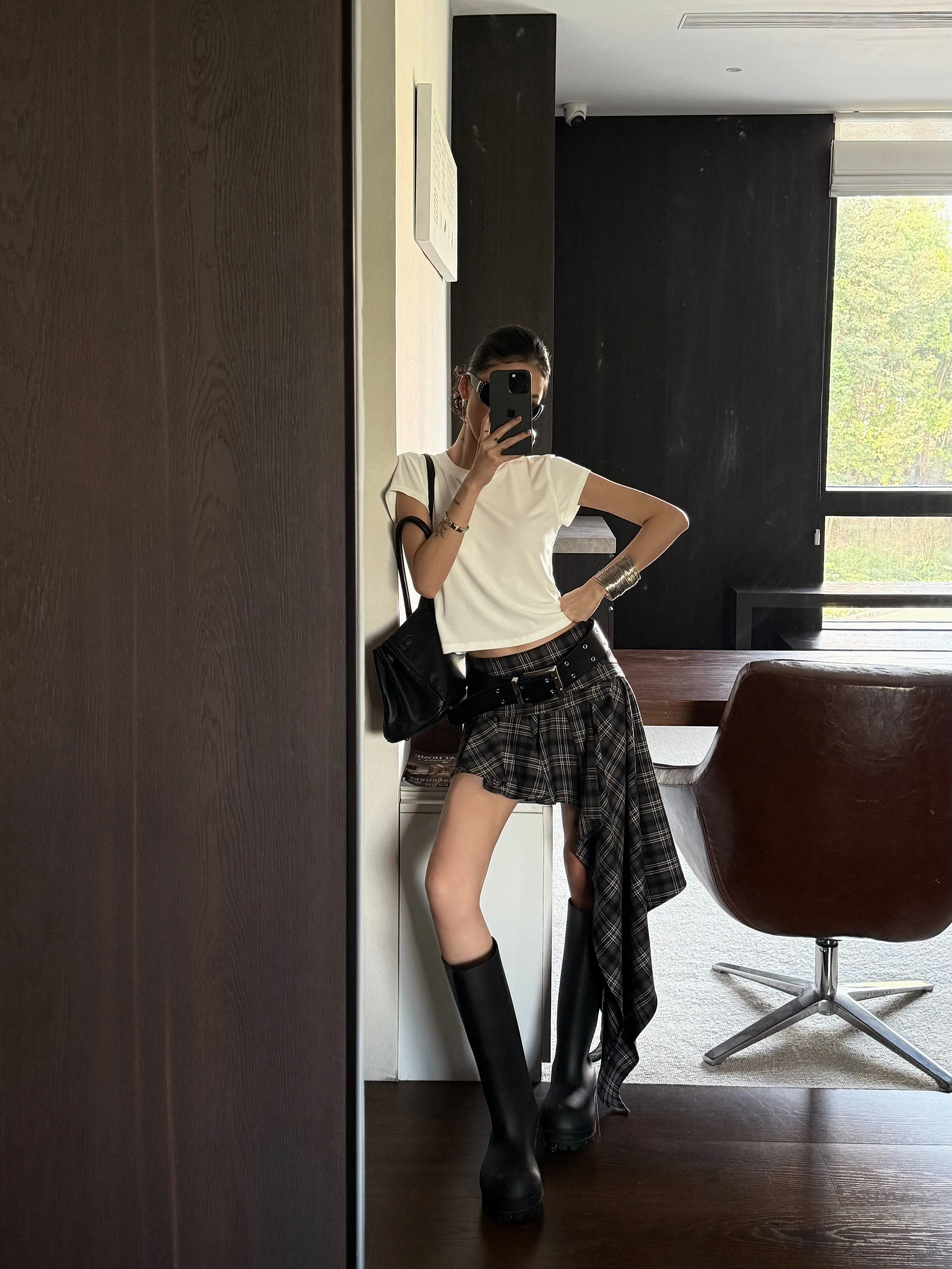 骨格ストレートの服が「かっこいい」と感じる理由は？実は、チェックの波紋が鍵を握っている