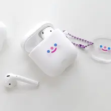 かわいいスマイルデザインのシリコン製AirPods保護ケース【防落・充電対応】